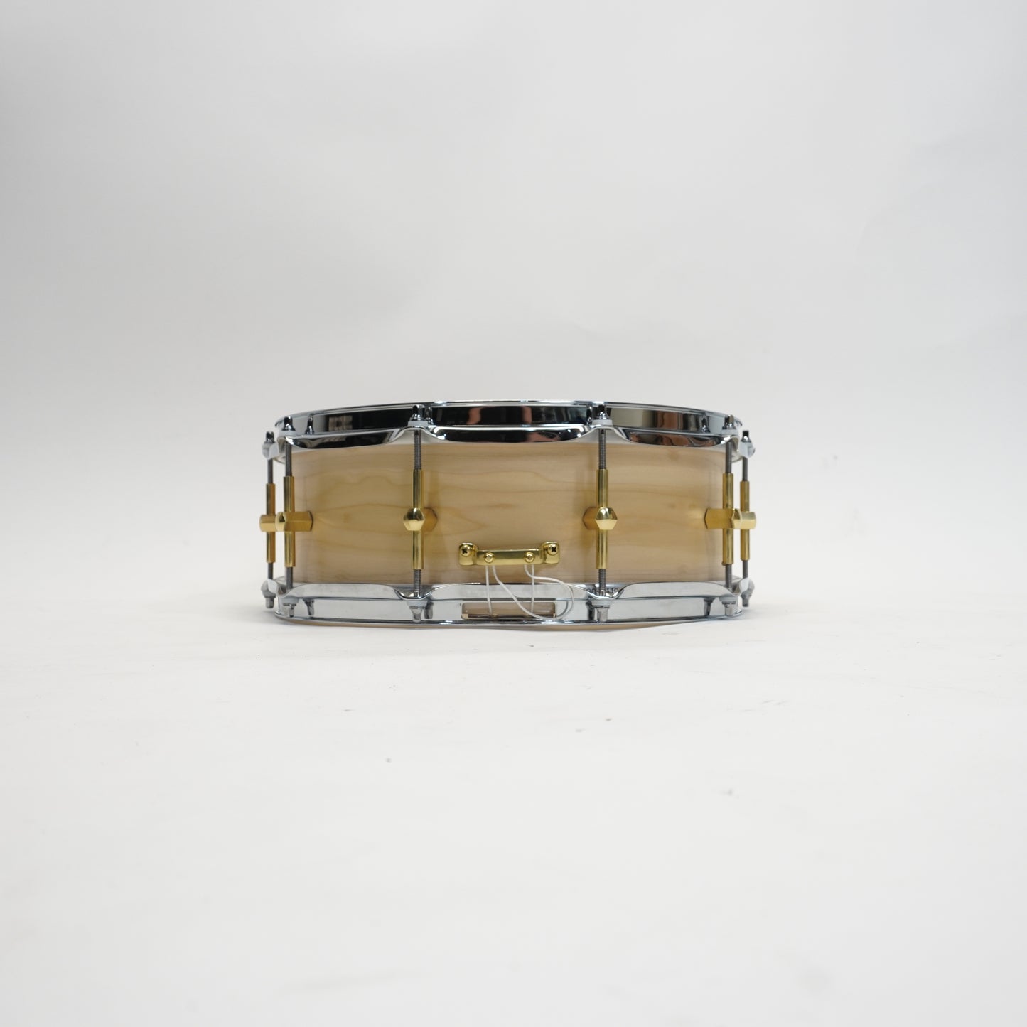 Noble & Cooley Solid Shell Tulip Snare 5X14 - Natursatin, Messingbeschläge, geflanschte Chromspannreifen