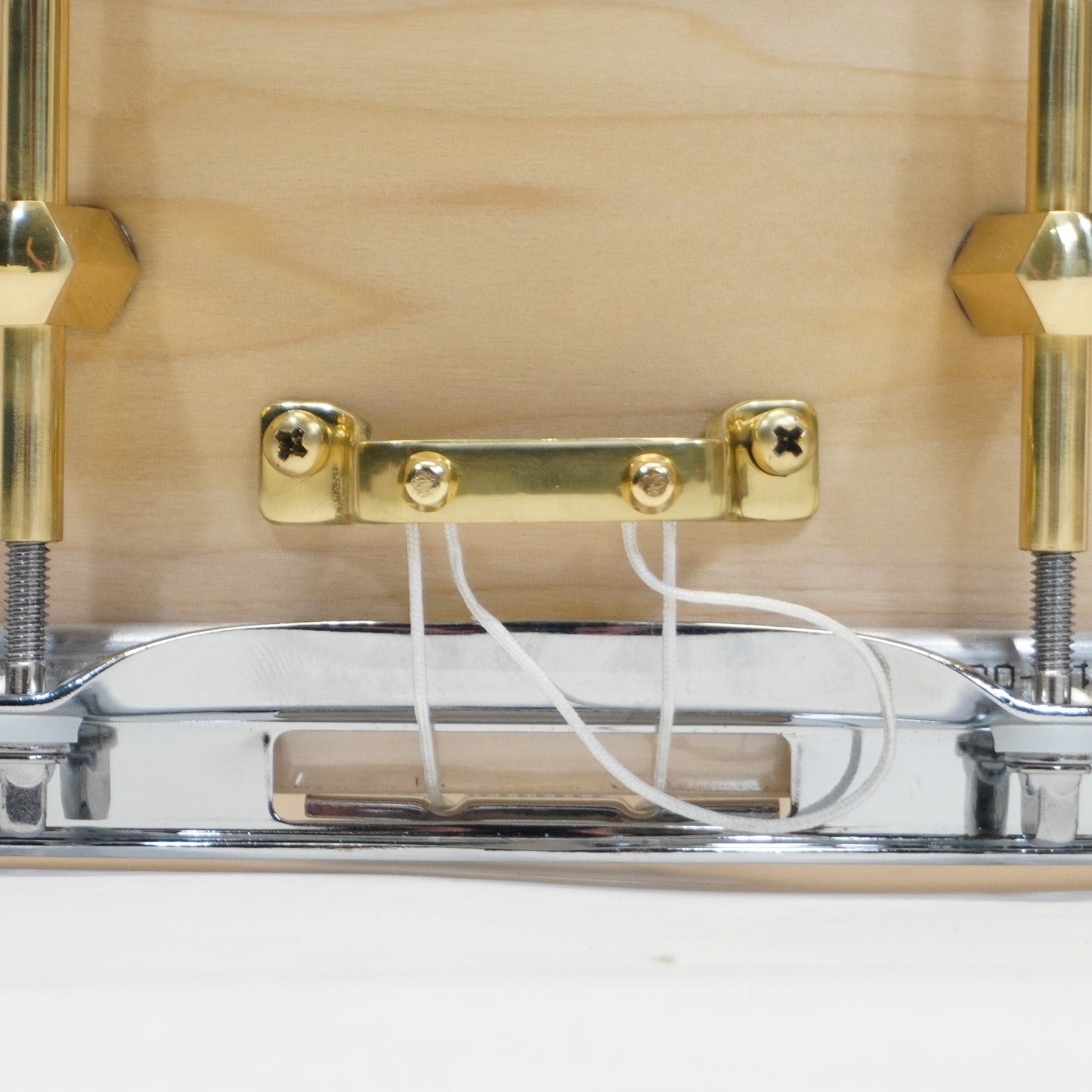 Noble & Cooley Solid Shell Tulip Snare 5X14 - Natursatin, Messingbeschläge, geflanschte Chromspannreifen