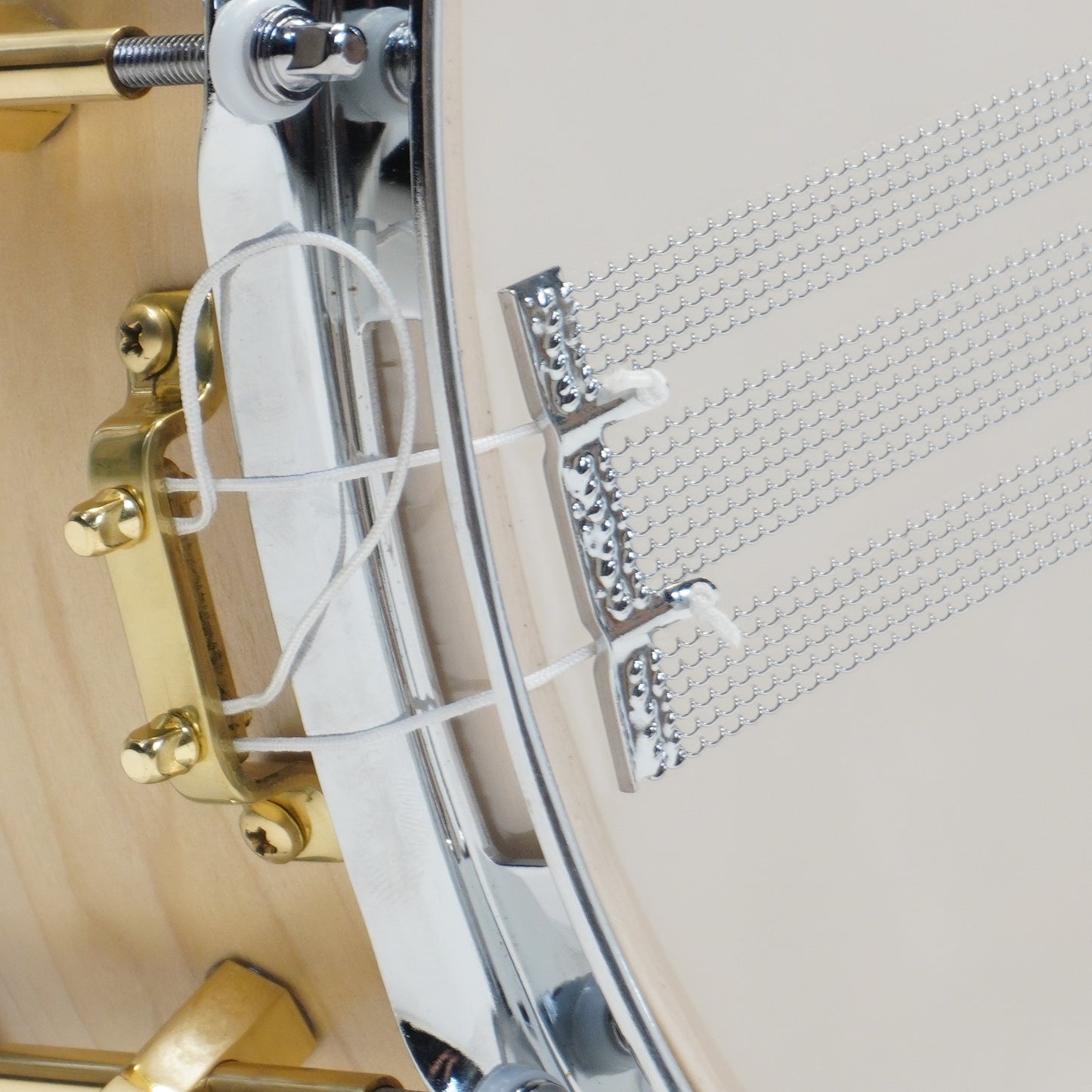 Noble & Cooley Solid Shell Tulip Snare 5X14 - Natursatin, Messingbeschläge, geflanschte Chromspannreifen