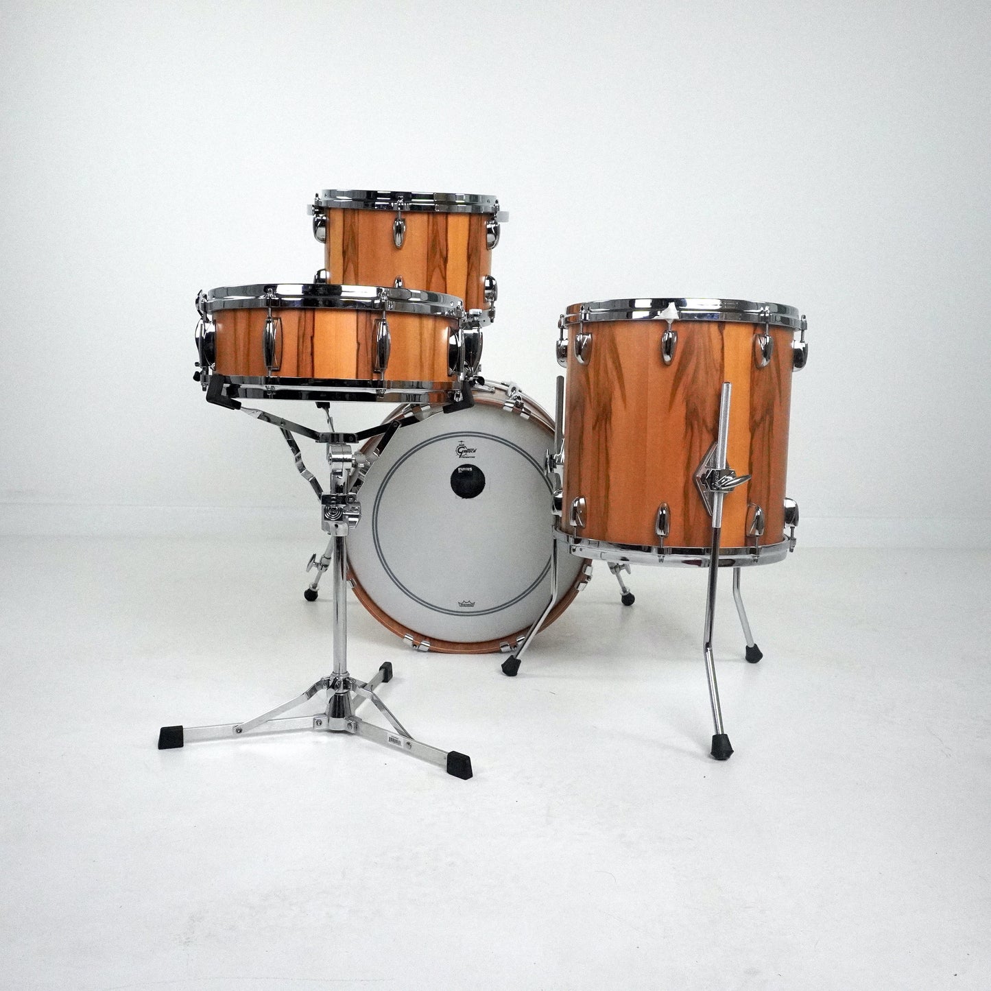 Gretsch USA Custom Red Gum Wood Schlagzeug in limitierter Auflage 18,12,14