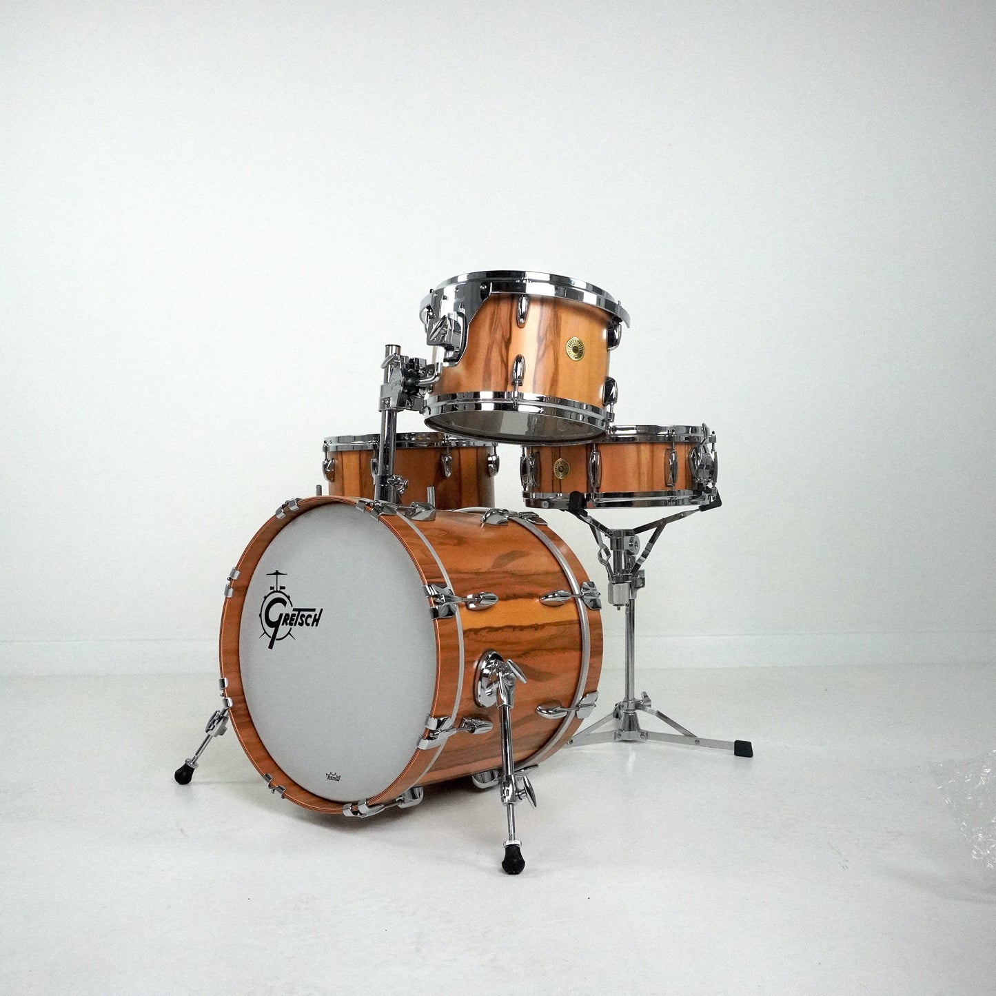Gretsch USA Custom Red Gum Wood Schlagzeug in limitierter Auflage 18,12,14