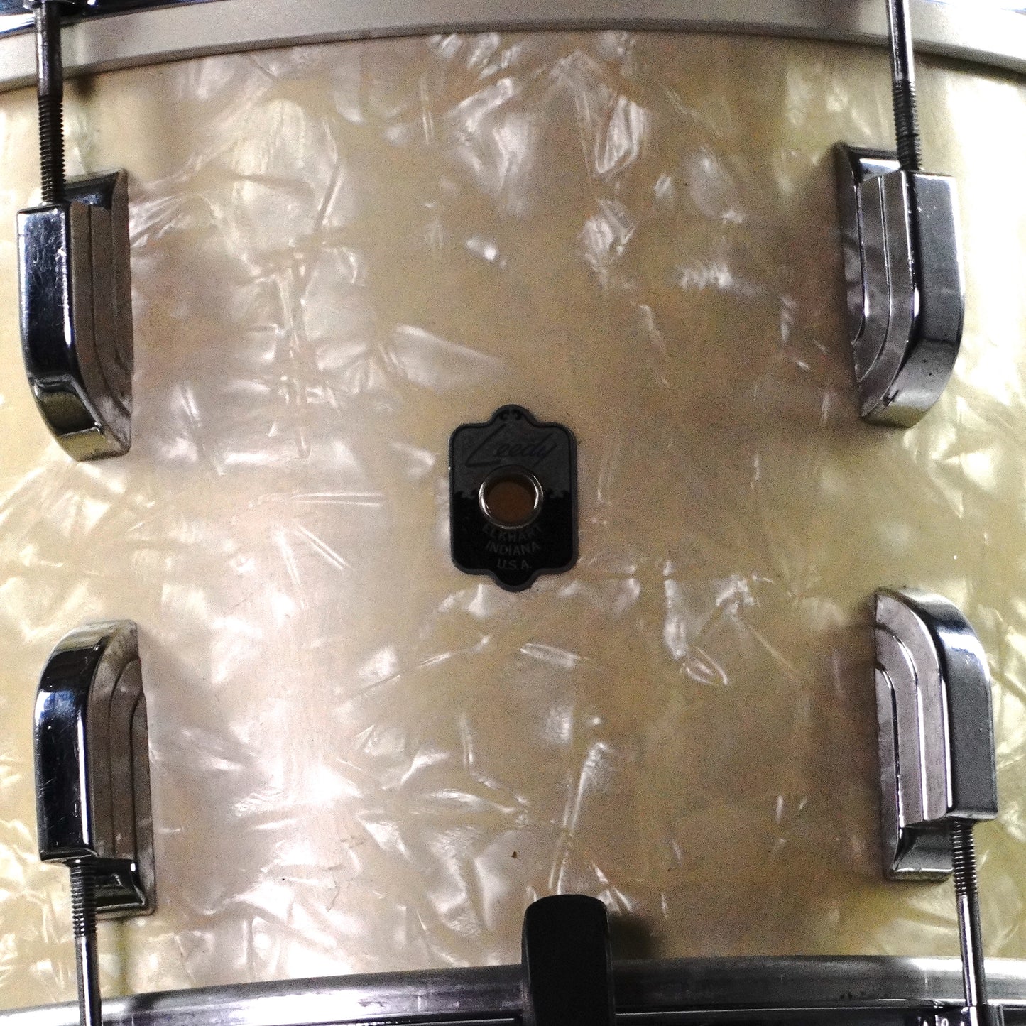 Leedy Broadway ‘Nite Club’ Outfit 4-piece Drum Kit in White Marine Pearl 1949-1950 Badge