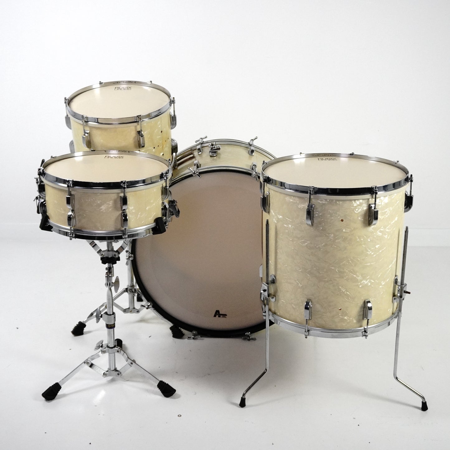 Leedy Broadway ‘Nite Club’ Outfit 4-piece Drum Kit in White Marine Pearl 1949-1950 Badge