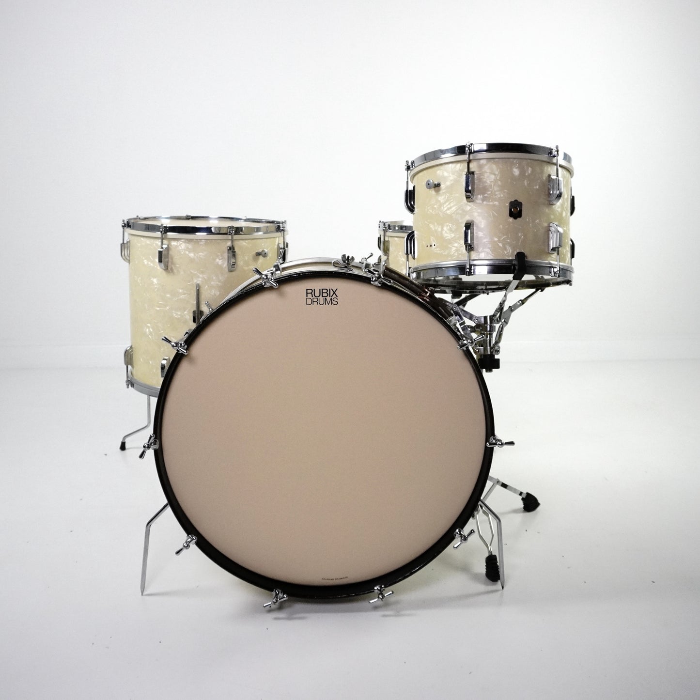 Leedy Broadway ‘Nite Club’ Outfit 4-piece Drum Kit in White Marine Pearl 1949-1950 Badge