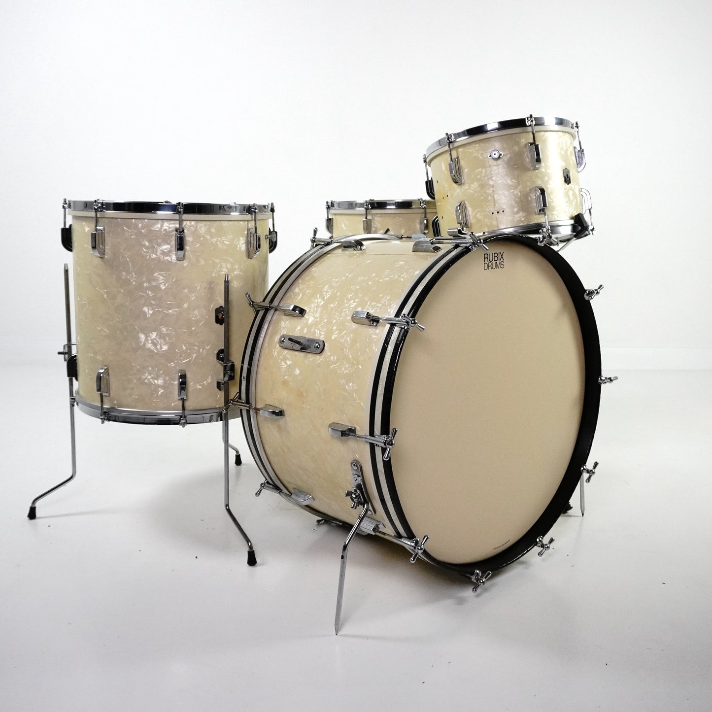 Leedy Broadway ‘Nite Club’ Outfit 4-piece Drum Kit in White Marine Pearl 1949-1950 Badge