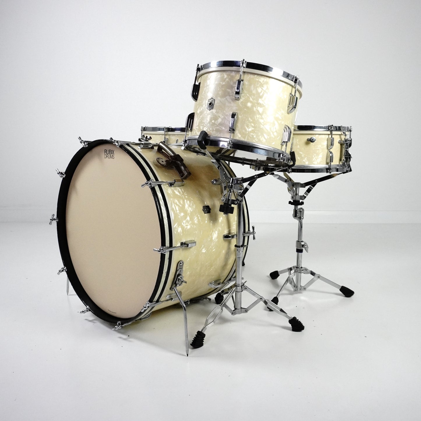 Leedy Broadway ‘Nite Club’ Outfit 4-piece Drum Kit in White Marine Pearl 1949-1950 Badge