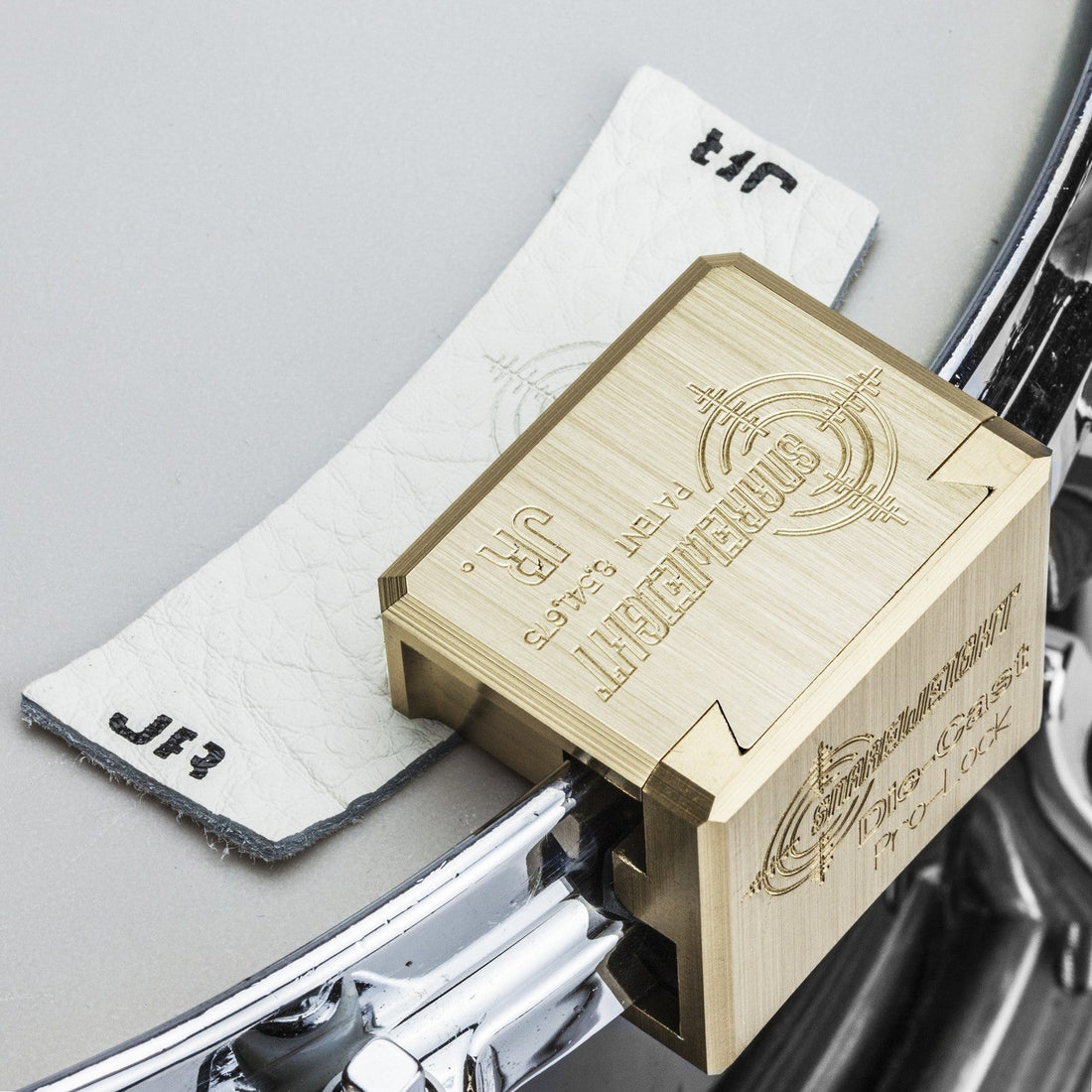 Dampening a snare drum with snareweight dampeners