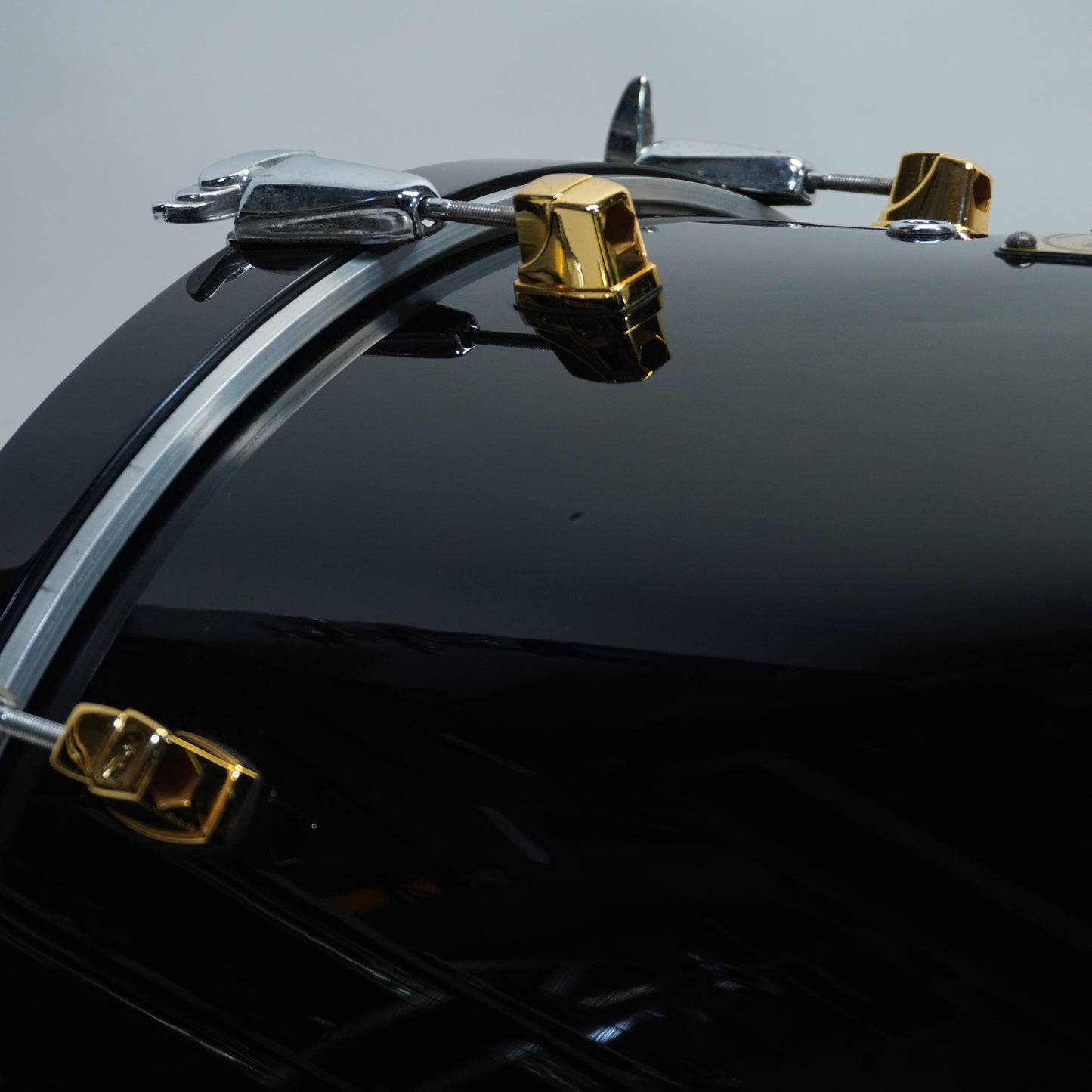 YAMAHA MAPLE CUSTOM 20"x 16" BASS DRUM- SOLID BLACK