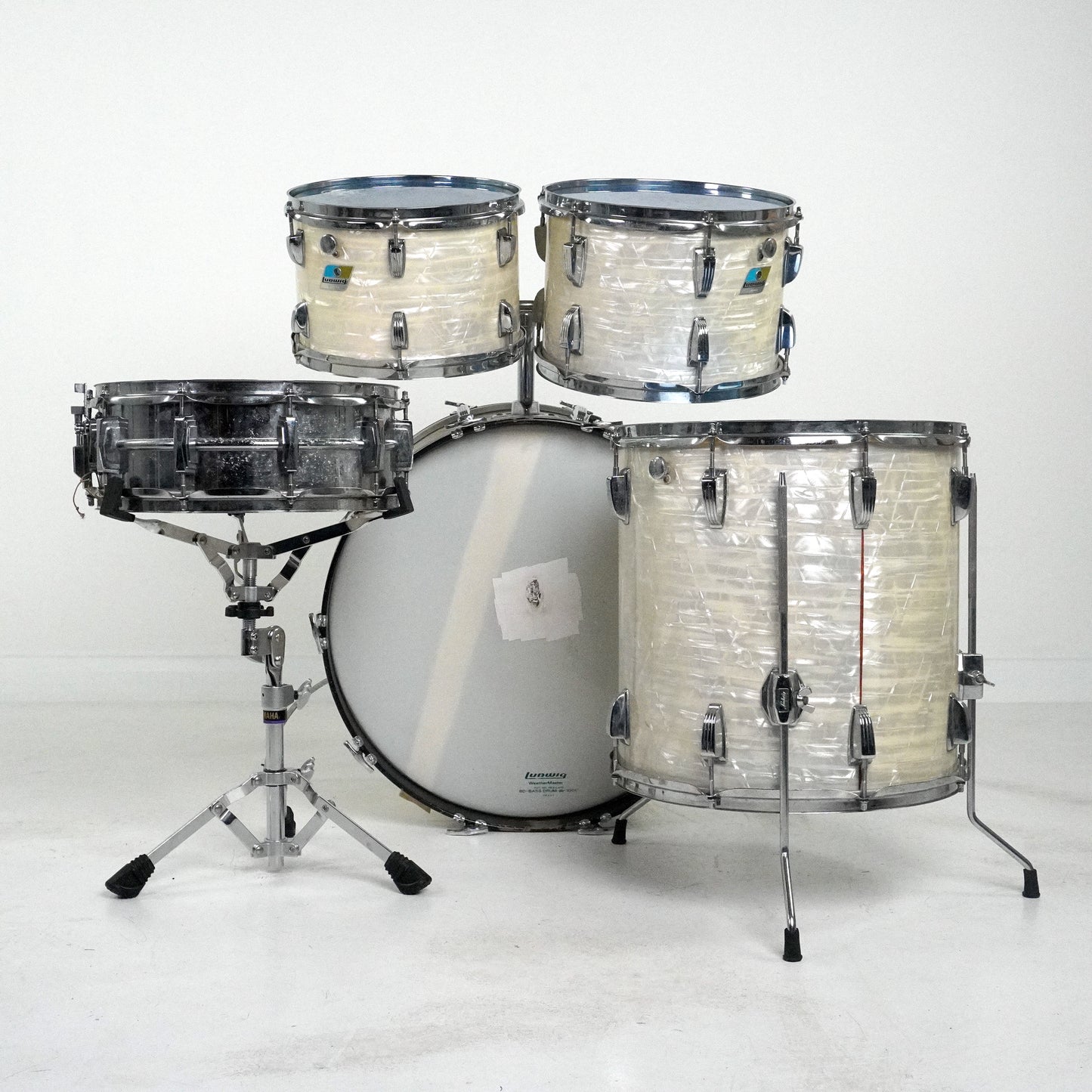 Ludwig 5-teiliges Big Beat 3-lagiges Schlagzeugset in White Marine Pearl, inklusive LM400 Snare 1970er und Original-Hardware