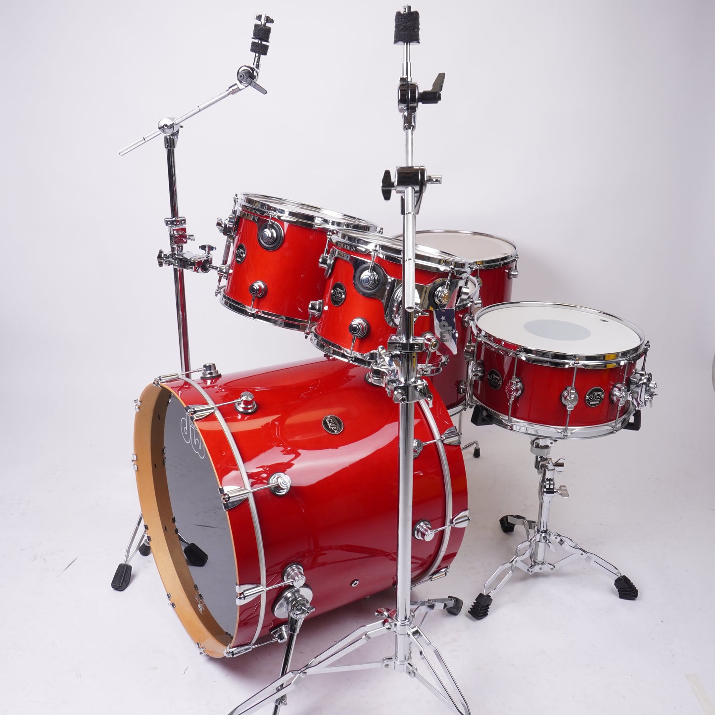 DW PERFORMANCE 6-PIECE DRUM KIT IN CANDY APPLE RED 22/10/12/14/1614X6.5