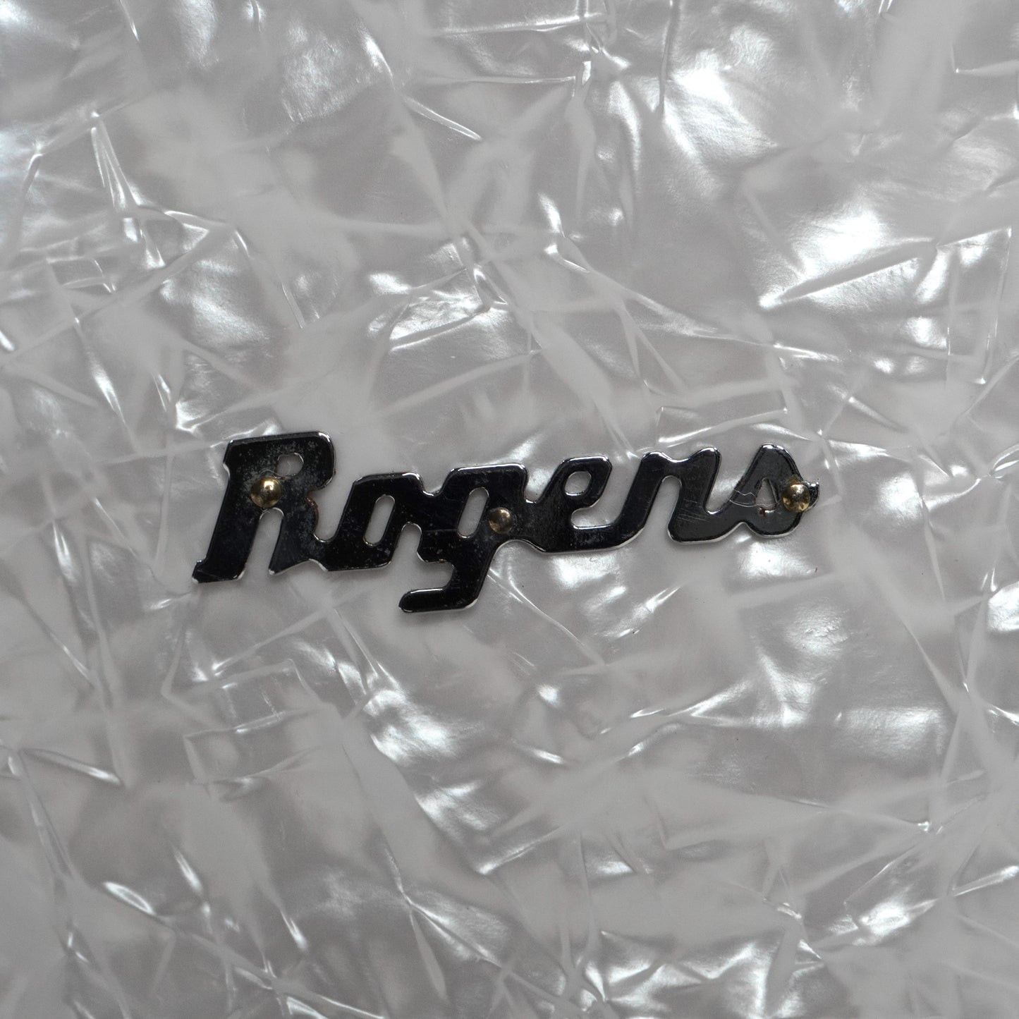 Lot de 3 badges « Script » de Rogers en blanc nacré marine