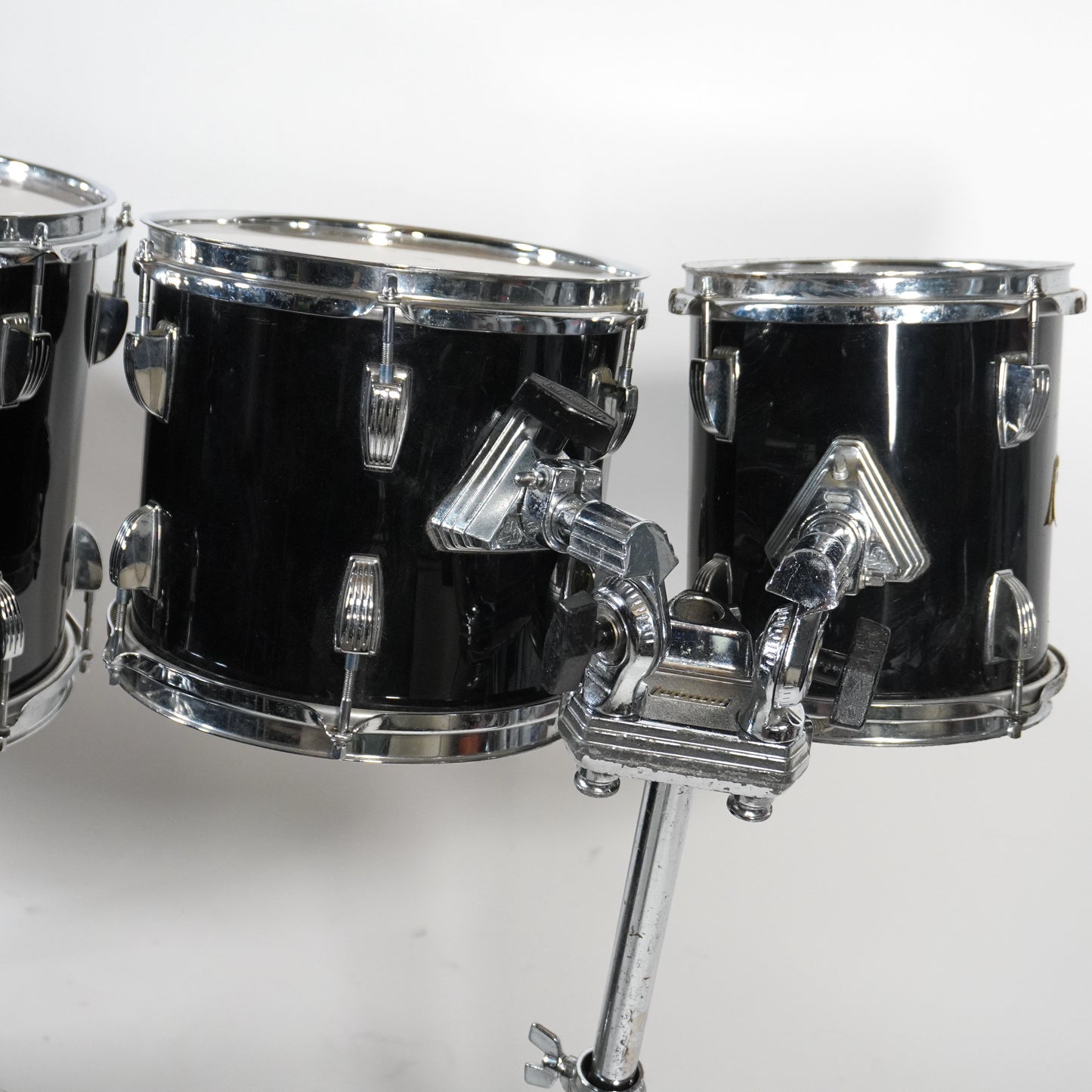 Ludwig Classic Maple 7-teiliges Schlagzeug in Black Cortex 22,8,10,12,13,14,16