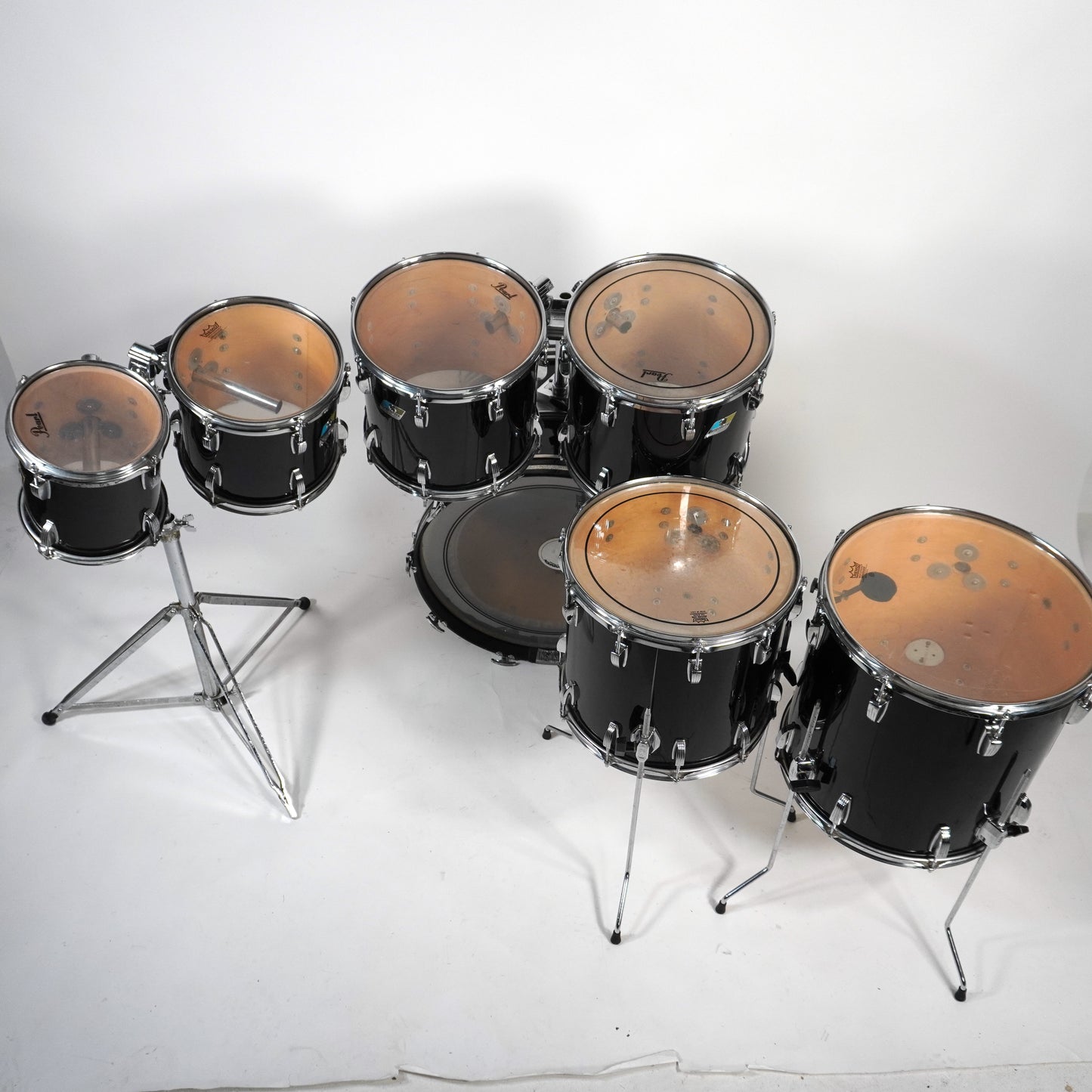 Ludwig Classic Maple 7-Piece Drum Kit in Black Cortex 22,8,10,12,13,14,16