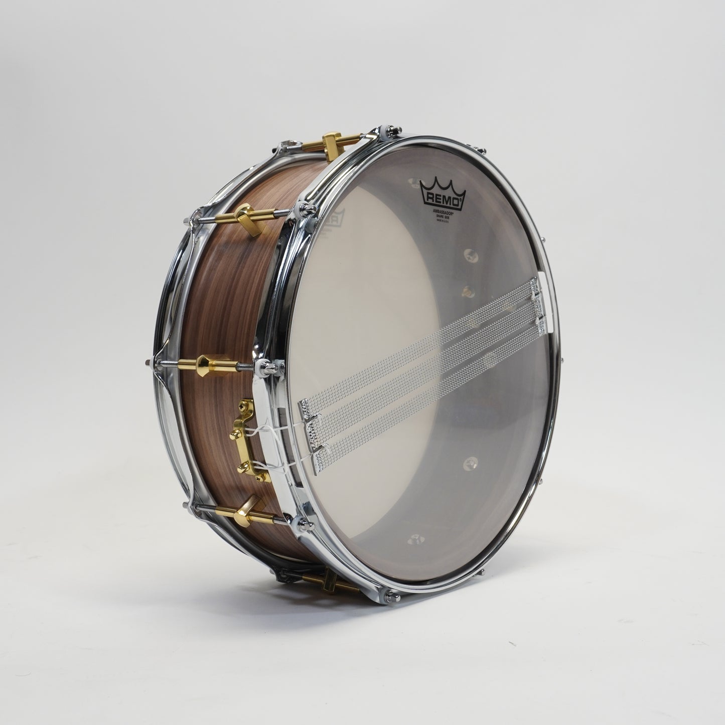 Noble &amp; Cooley Snare-Saite mit massivem Kessel aus Walnussholz, 5 x 14, Natursatin, Messingbeschläge, Chromspannreifen mit Flansch 