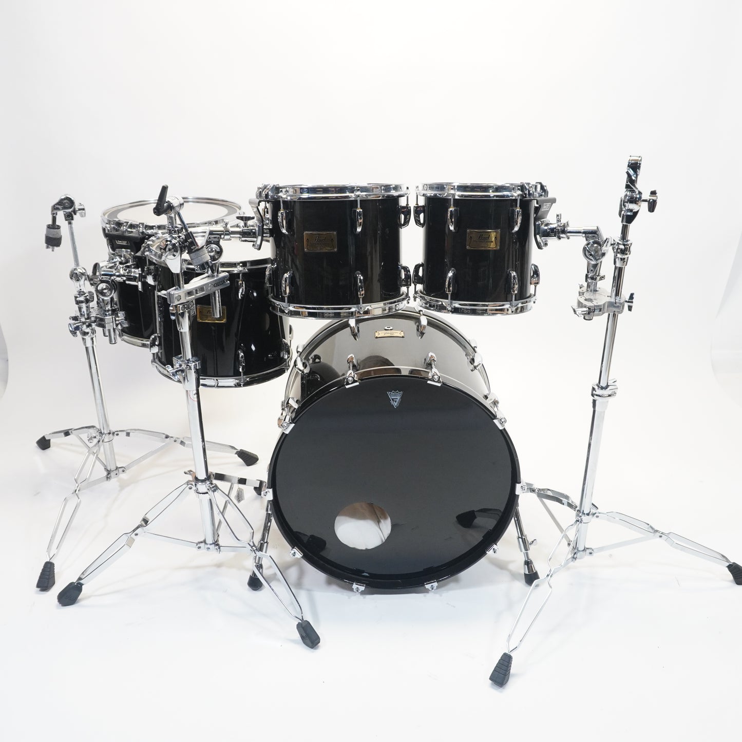 Pearl Masters Maple in Black 22,10,12,14,16