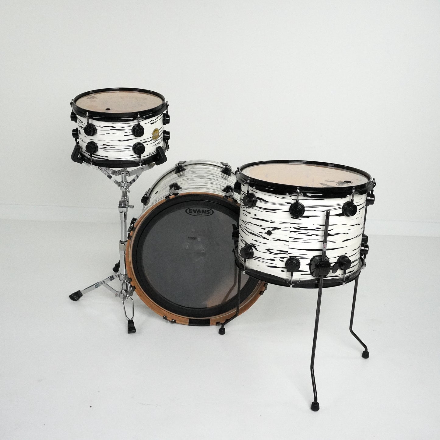 DW Collectors Series 3-Piece Drum Kit in White Oyster Glass
