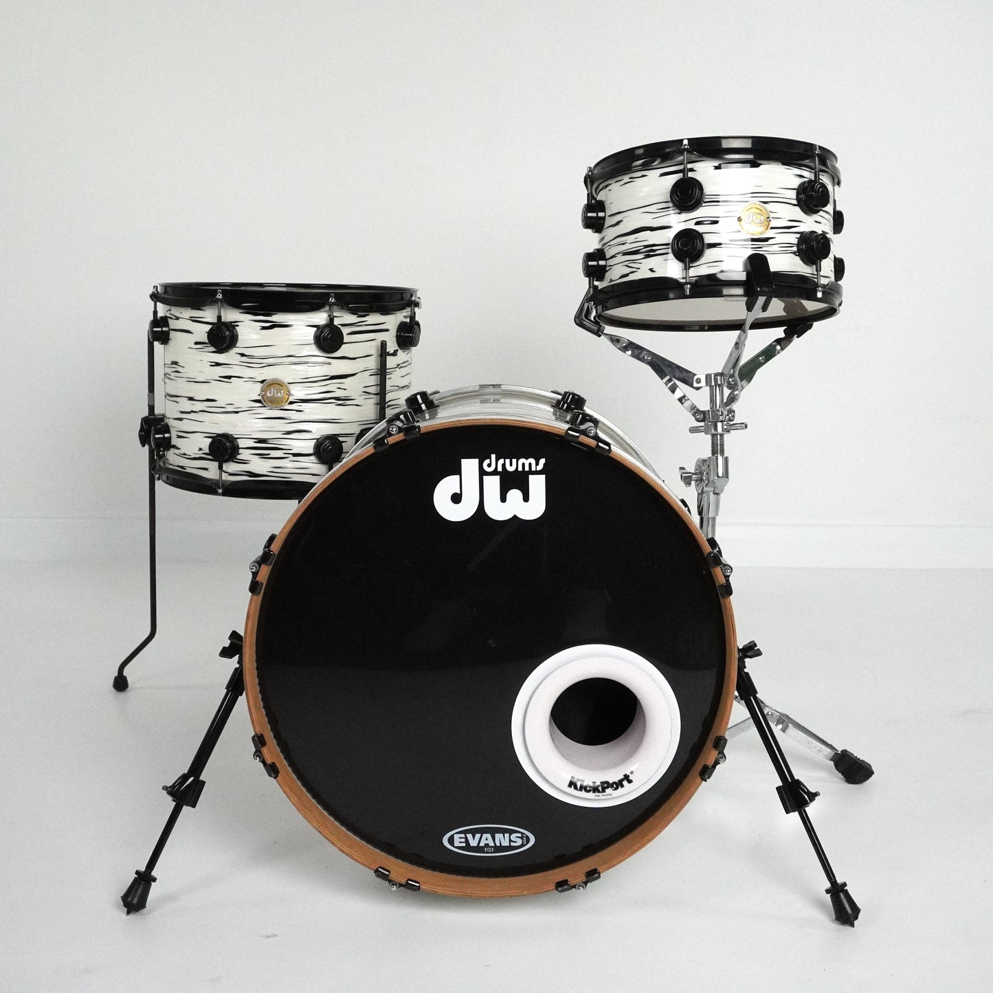 DW Collectors Series 3-Piece Drum Kit in White Oyster Glass