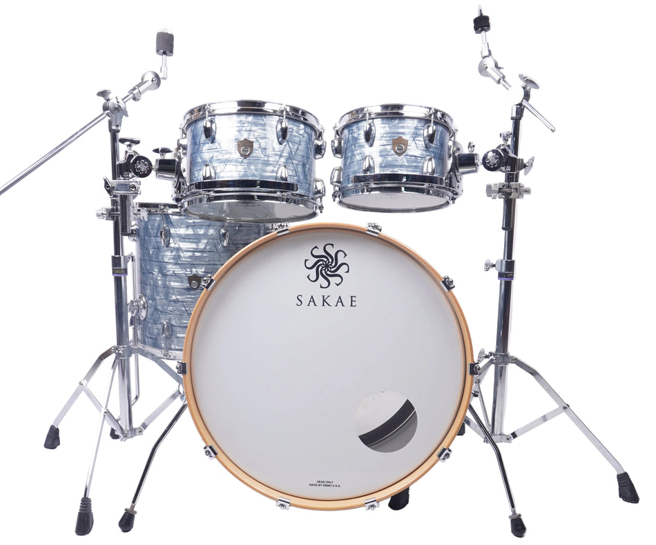 Sakae Trilogy 5-teiliges Schlagzeug in Sky Blue Oyster inkl. Snare