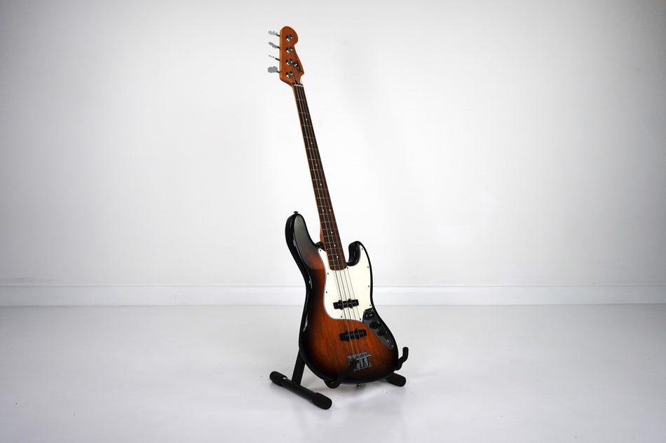 Fender Mexican Jazz Bassgitarre mit Koffer